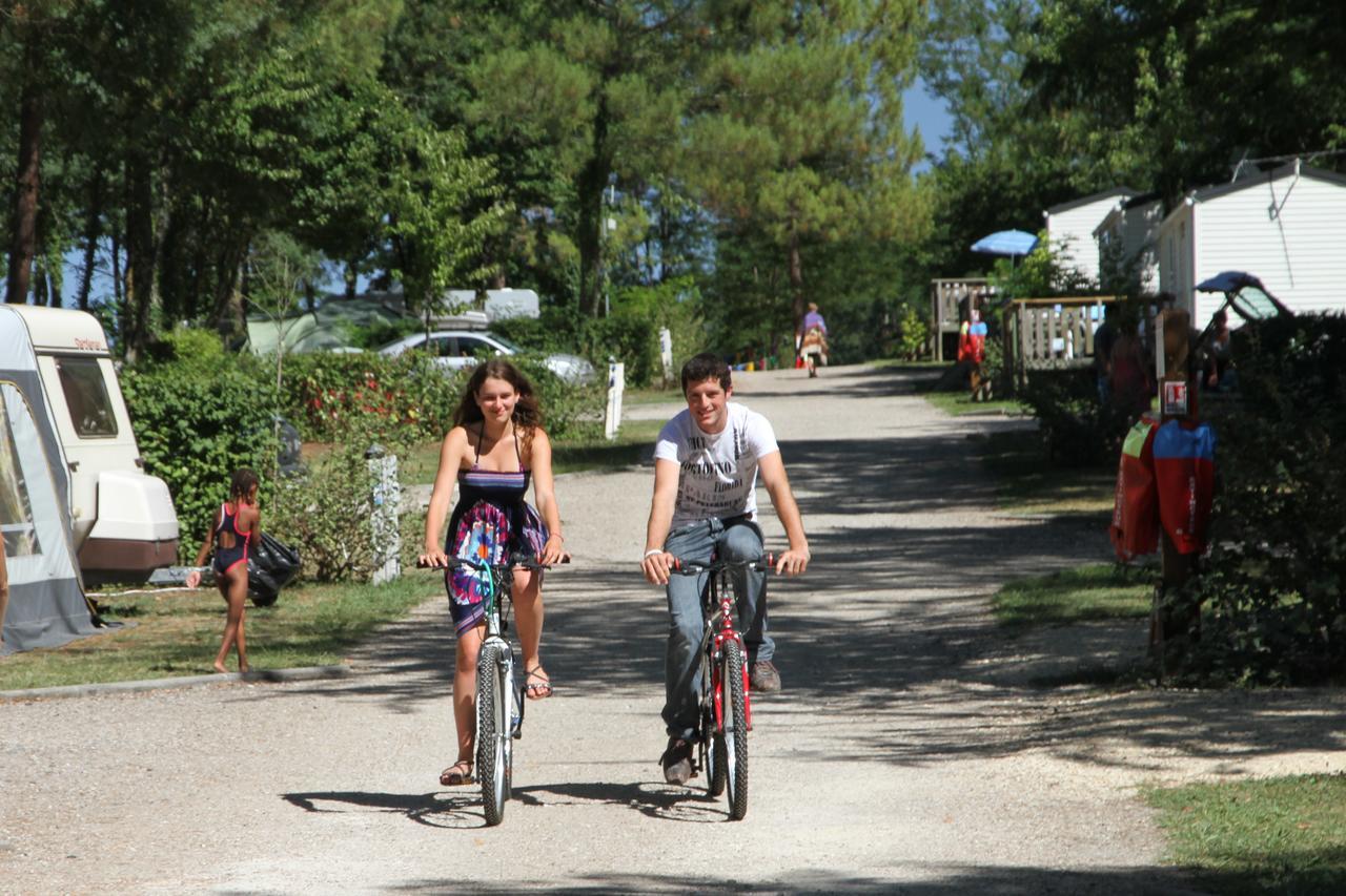 Camping Le Pressoir Petit-Palais-et-Cornemps Luaran gambar